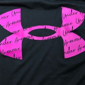 Medium ladies Under armor shirt black and pink new